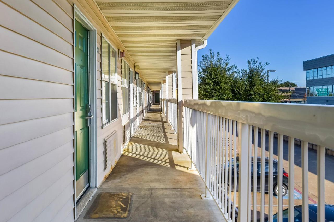 Hometowne Studios By Red Roof Dallas - North Addison - Tollway Esterno foto